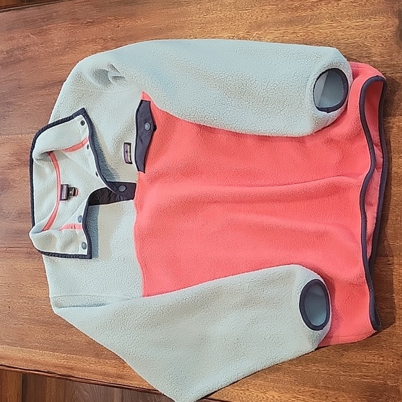 Patagonia Other - Girls size XL/14. Patagonia Long sleeve fleece pull over.